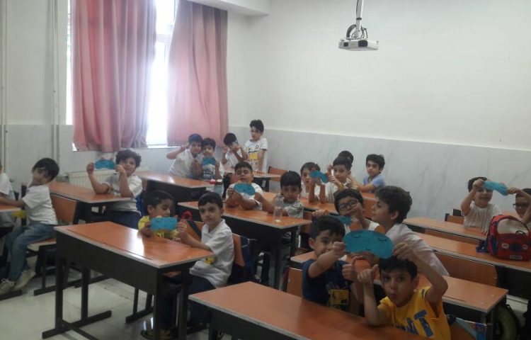 آموزش صحیح خوابیدن توسط کاردستی چشم بند 3