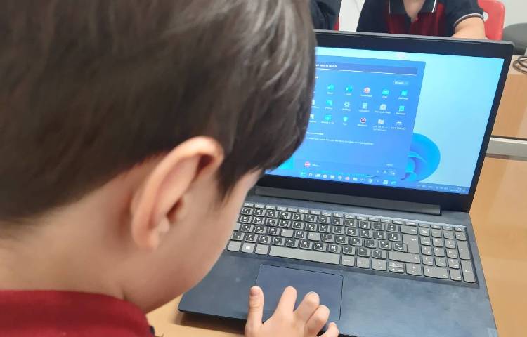 آموزش صحیح روشن خاموش کردن رایانه و آشنایی با دسکتاپ 4