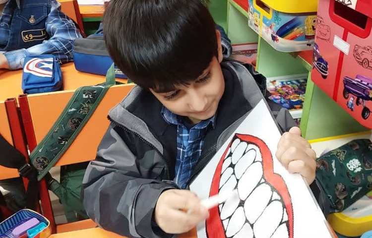 آموزش طریقه مسواک زدن و روز دندانپزشک پایه اول دبستان 1