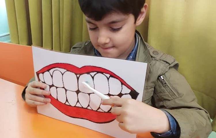 آموزش طریقه مسواک زدن و روز دندانپزشک پایه اول دبستان 11