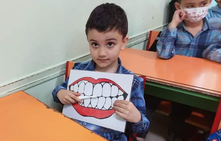 آموزش طریقه مسواک زدن و روز دندانپزشک پایه اول دبستان 13