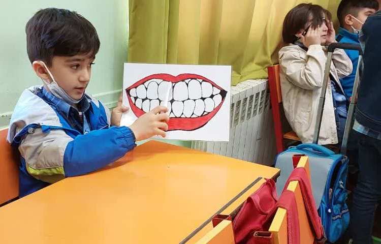 آموزش طریقه مسواک زدن و روز دندانپزشک پایه اول دبستان 9