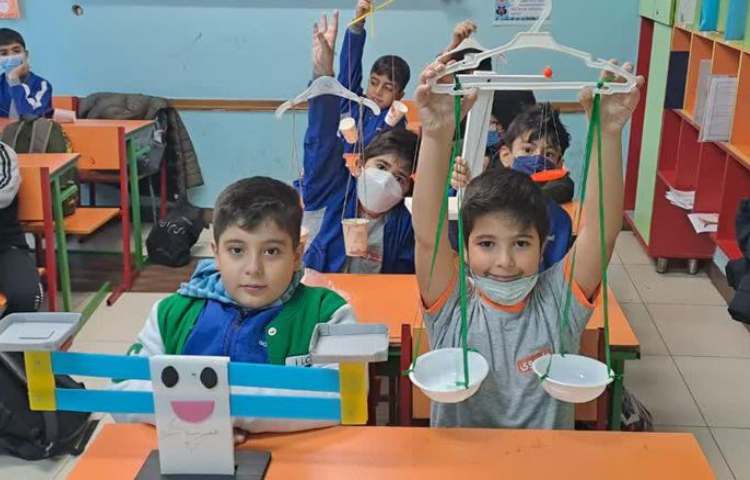 آموزش علوم دانش آموزان پایه سوم