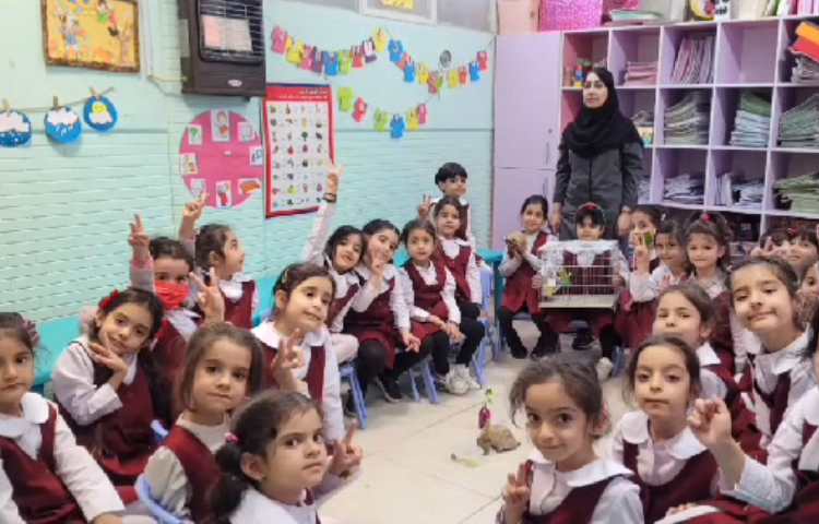 آموزش علوم نوآموزان عزیز کودکستانی دبستان دخترانه پرتوعلوی.