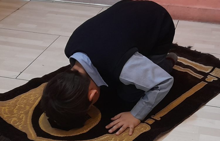 آموزش عملی نماز در پایه سوم 3