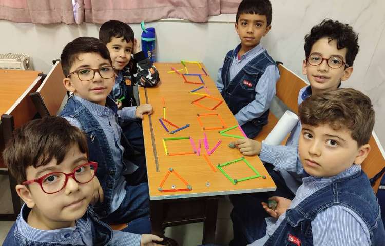 آموزش مباحث گوشه و لبه در اشکال هندسی توسط چوب خط