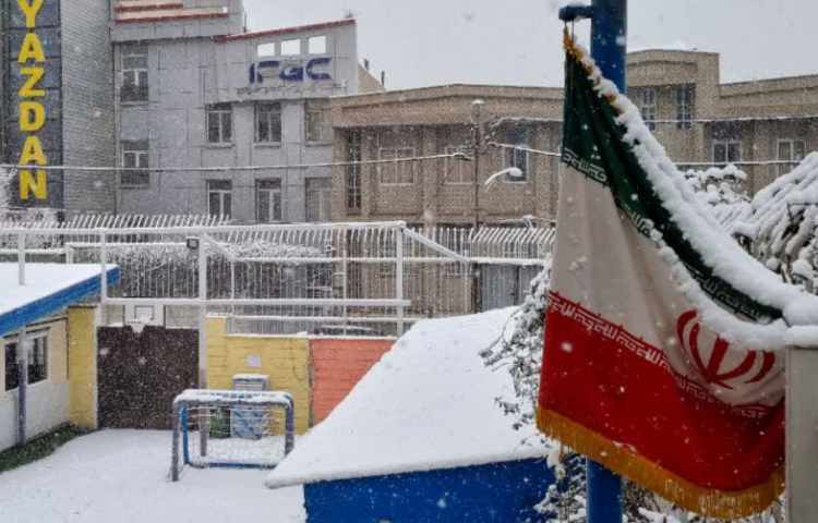 آموزش مجازی در روزهای برفی دانش آموزان دبستان علوی 3