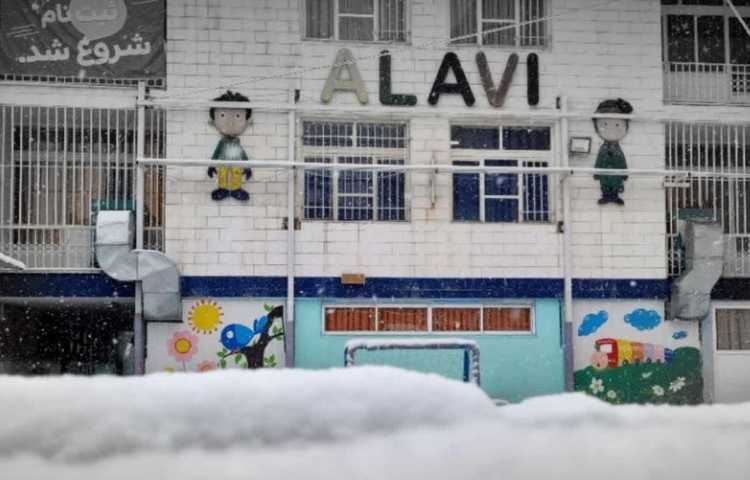 آموزش مجازی در روزهای برفی دانش آموزان دبستان علوی 6