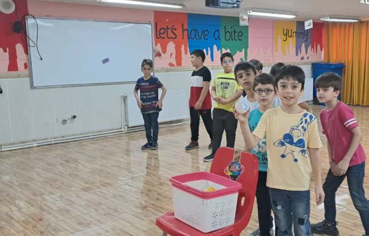 آموزش مخالف و متضاد با بازی دارت و بازی پرتاب توپ جهت آموزش حالت های مواد 1