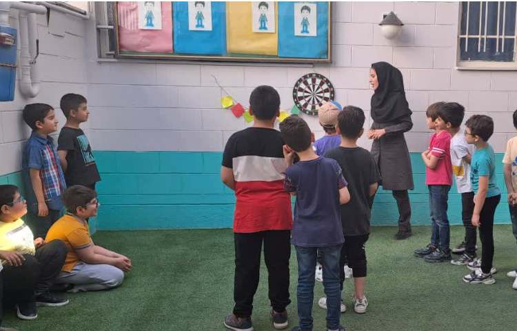 آموزش مخالف و متضاد با بازی دارت و بازی پرتاب توپ جهت آموزش حالت های مواد
