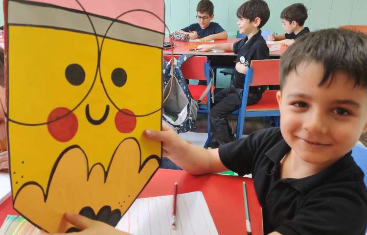 آموزش مداد دست گرفتن آشنایی با خط زمینه 1