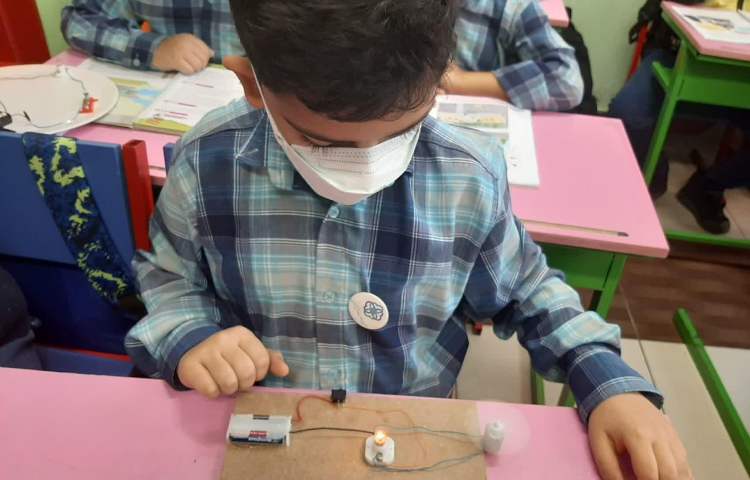 آموزش مدار الکتریکی در درس علوم پایه چهارم 9