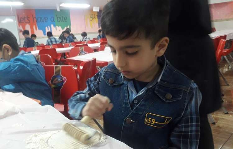 آموزش مراحل تهیه و پخت نان پایه دوم دبستان 13