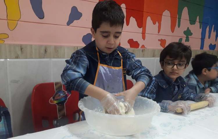 آموزش مراحل تهیه و پخت نان پایه دوم دبستان 2