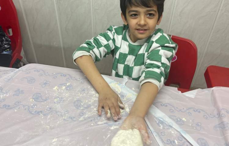 آموزش مراحل تهیه و پخت نان پایه دوم دبستان 24