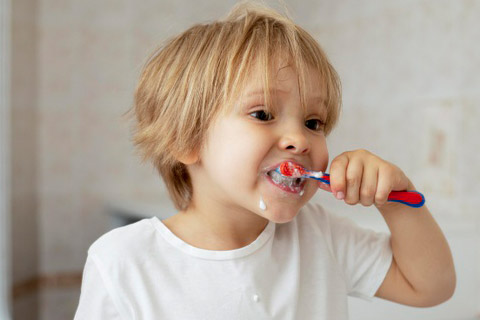 چگونگی آموزش مسواک زدن به بچه‌های نوپا