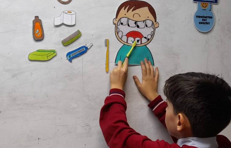 آموزش مسواک زدن و بهداشت فردی 1