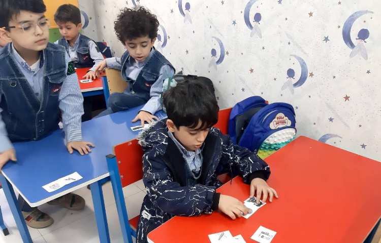 آموزش مفاهیم living and nonliving به همراه بازی 4