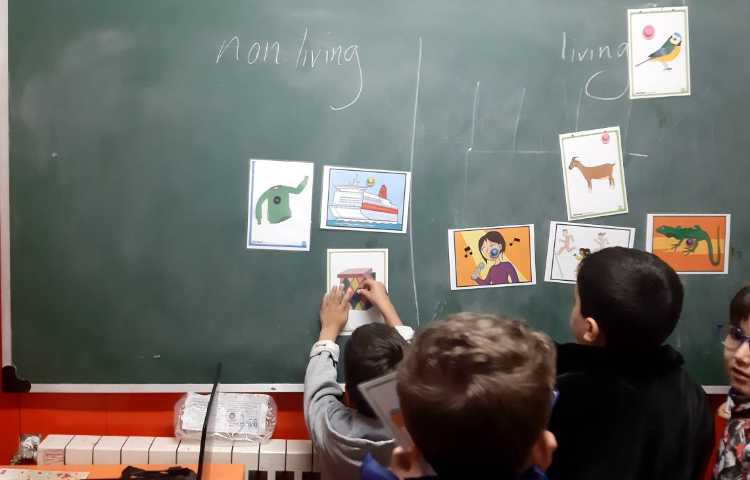 آموزش مفاهیم living and nonliving به همراه بازی 7