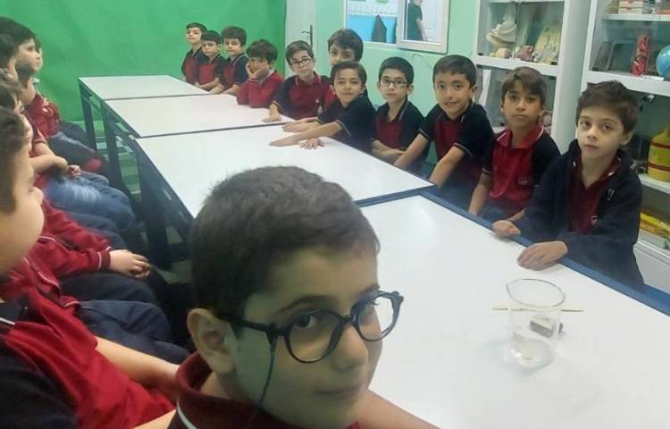 آموزش مفاهیم علوم به صورت عینی با انجام آزمایش و نمایش فیلم 1