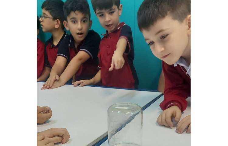 آموزش مفاهیم علوم به صورت عینی با انجام آزمایش و نمایش فیلم 4