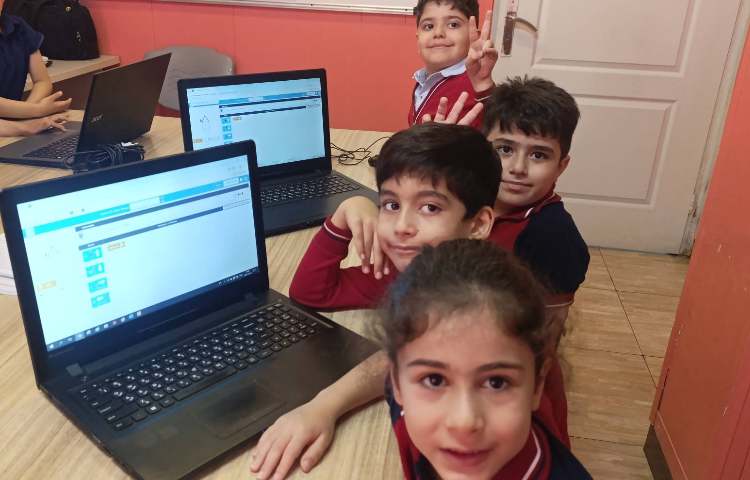 آموزش مفهوم اشکال هندسی و آشنایی با آن ها با انجام بازی صفحه 104 کتاب