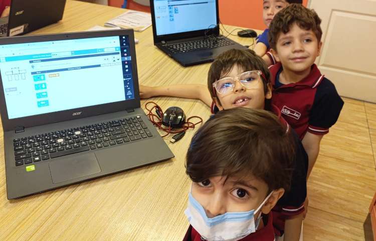 آموزش مفهوم اشکال هندسی و آشنایی با آن ها با انجام بازی صفحه 104 کتاب 1