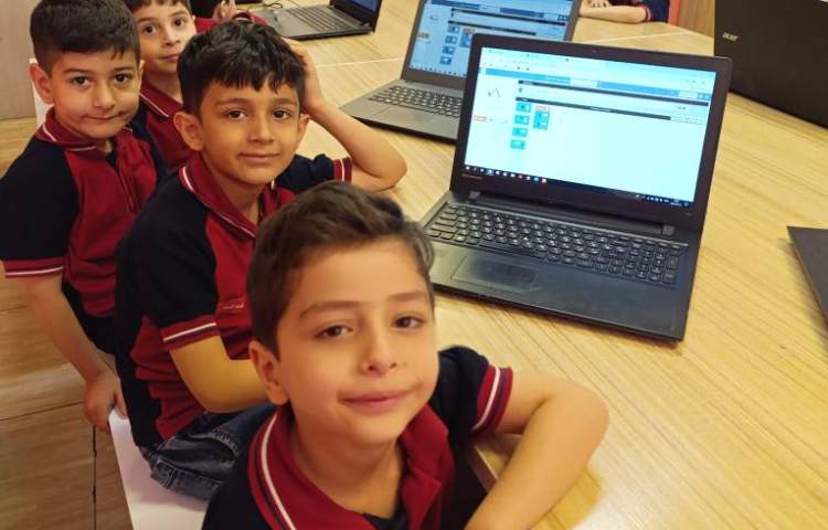 آموزش مفهوم اشکال هندسی و آشنایی با آن ها با انجام بازی صفحه 104 کتاب 3