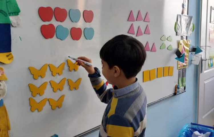 آموزش مفهوم دسته بندی و ساخت دسته ی 10 تایی با چوب کبریت.