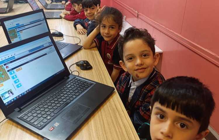 آموزش مفهوم روند و توالی با انجام بازی صفحه 93 کتاب رایانه 4