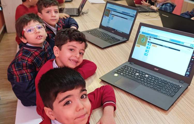 آموزش مفهوم روند و توالی با انجام بازی صفحه 93 کتاب رایانه 4