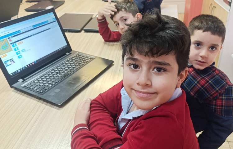 آموزش مفهوم روند و توالی با انجام بازی صفحه 93 کتاب رایانه