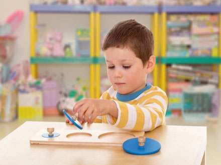 گام چهارم: بررسی نتایج و عواقب هریک از راه‌حل‌ها؛