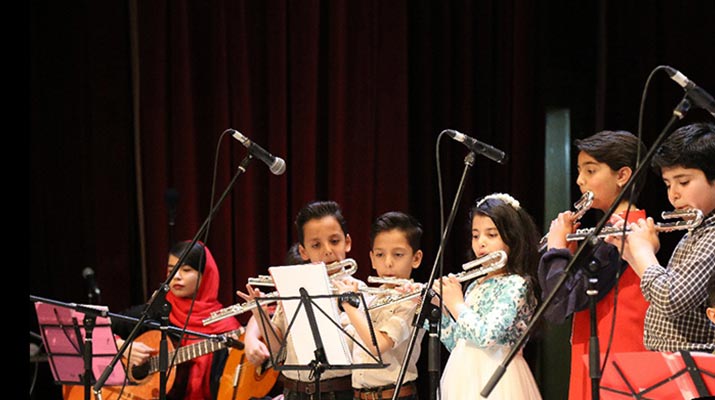 آموزش موسیقی در مدارس چه تأثیری بر دانش‌آموزان دارد؟