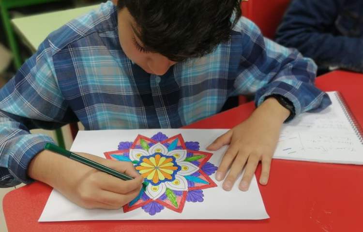 آموزش نقاشی با مداد رنگی آثار سنتی 8
