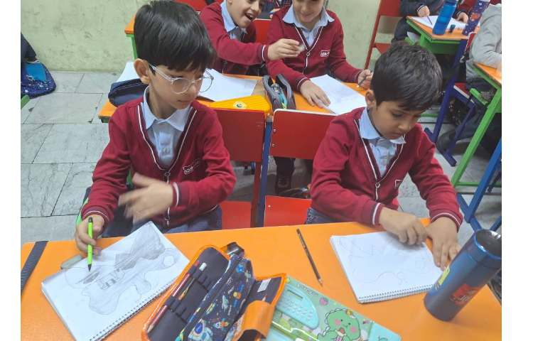 آموزش نقاشی پروانه کلاس سوم خانم سعیدی 3