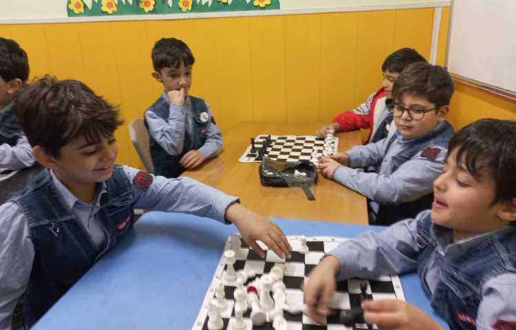 آموزش وزیر و طرز گرفتن مهره‌های حریف با آن 12