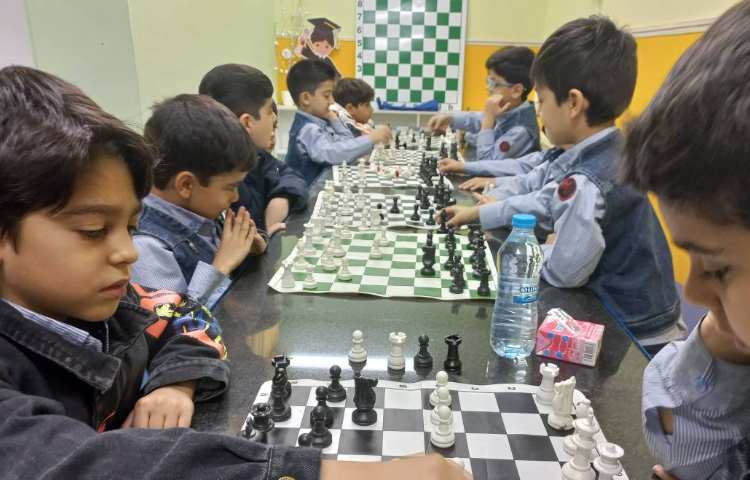 آموزش وزیر و طرز گرفتن مهره‌های حریف با آن 13