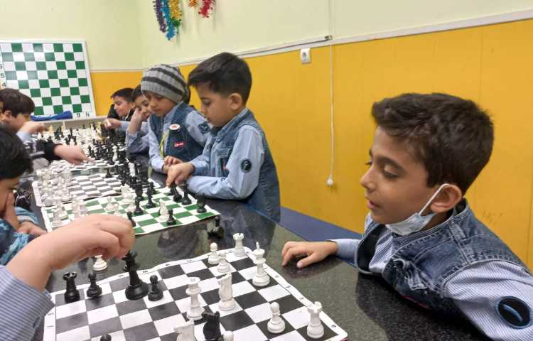 آموزش وزیر و طرز گرفتن مهره‌های حریف با آن 19