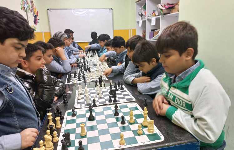 آموزش وزیر و طرز گرفتن مهره‌های حریف با آن 21