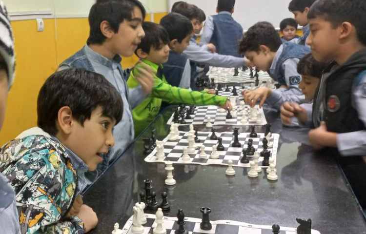 آموزش وزیر و طرز گرفتن مهره‌های حریف با آن 3