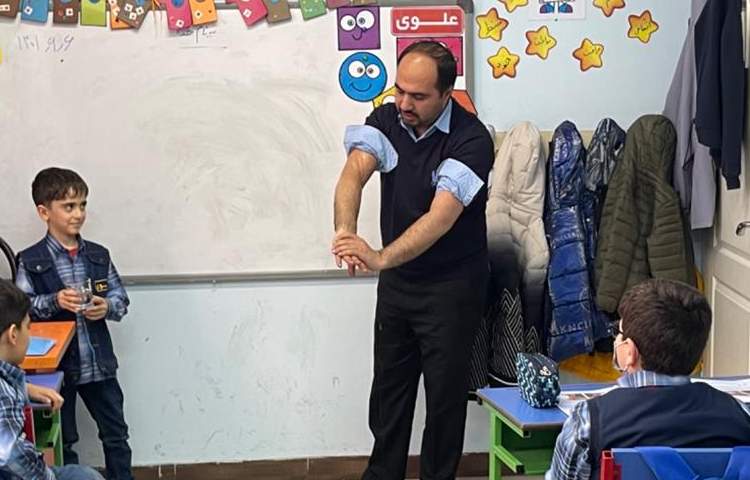 آموزش وضو دانش آموزان پایه دوم دبستان 3