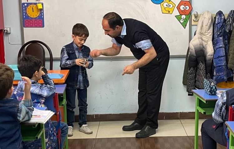 آموزش وضو دانش آموزان پایه دوم دبستان