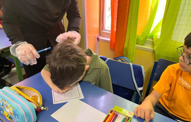 : آموزش و غربالگری پدیکلوز برای دانش آموزان 6