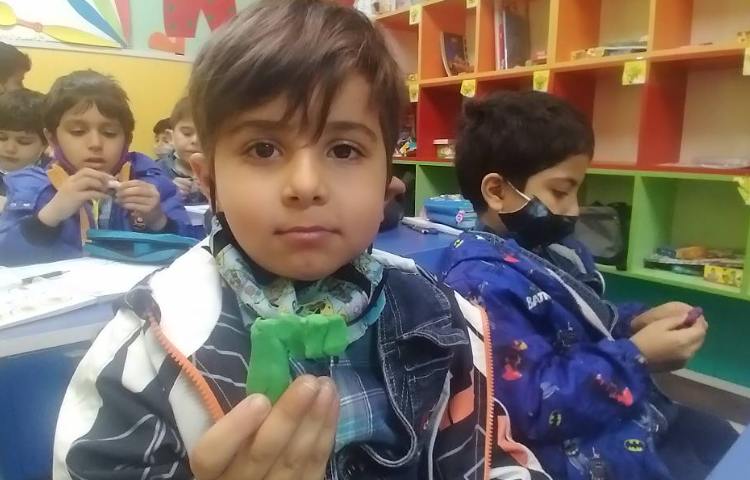 :آموزش پایه ریاضی،دست ورزی کار با خمیربازی ساخت عدد 3 و 4،کلاس پرتقال