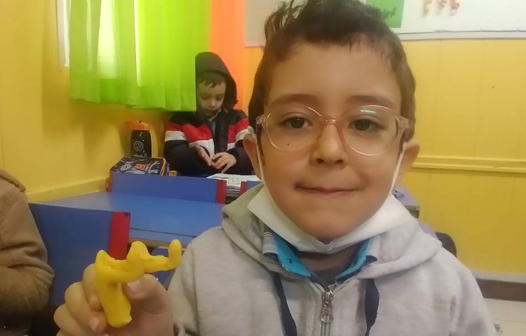 :آموزش پایه ریاضی،دست ورزی کار با خمیربازی ساخت عدد 3 و 4،کلاس پرتقال 2