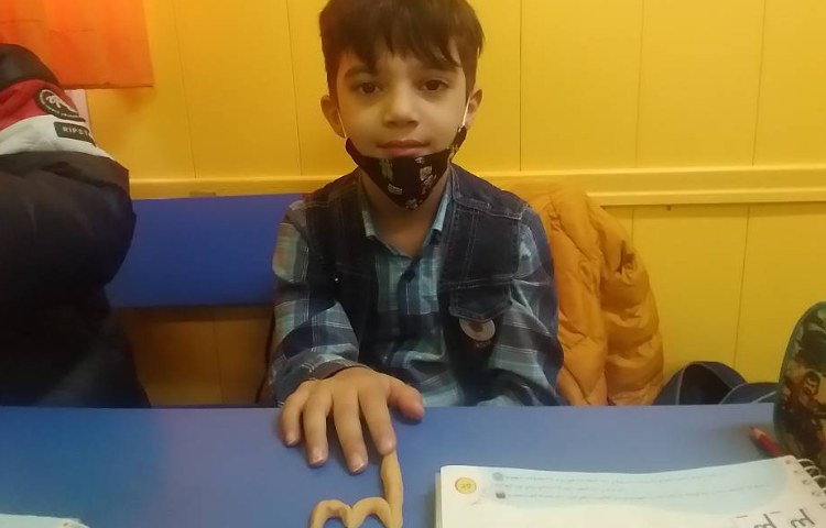 :آموزش پایه ریاضی،دست ورزی کار با خمیربازی ساخت عدد 3 و 4،کلاس پرتقال 3