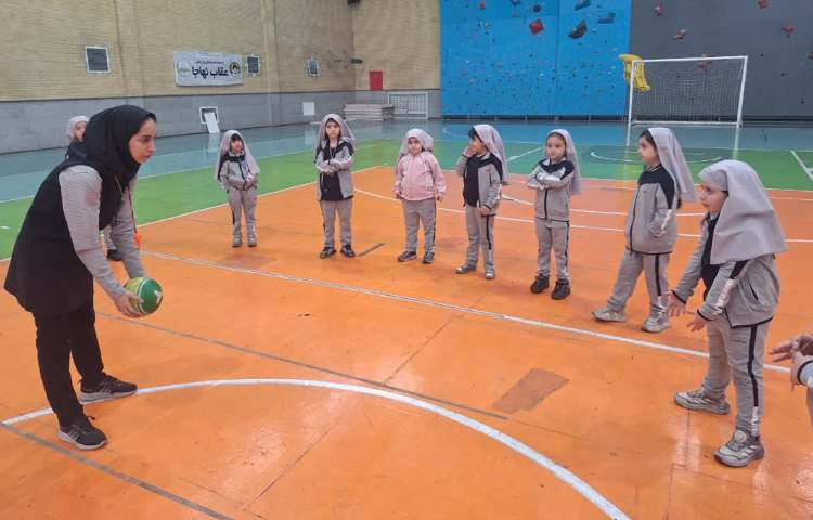 آموزش پرتاب و دریافت توپ