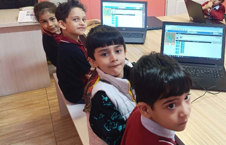 آموزش پیدا کردن مشکلات در بلوک ها با انجام بازی صفحه 94 کتاب 1