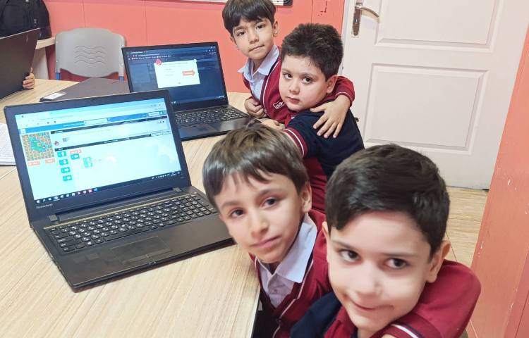 آموزش پیدا کردن مشکلات در بلوک ها با انجام بازی صفحه 94 کتاب 3